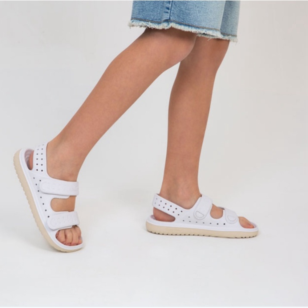 Native shoes {chase} kids white sandals size C13